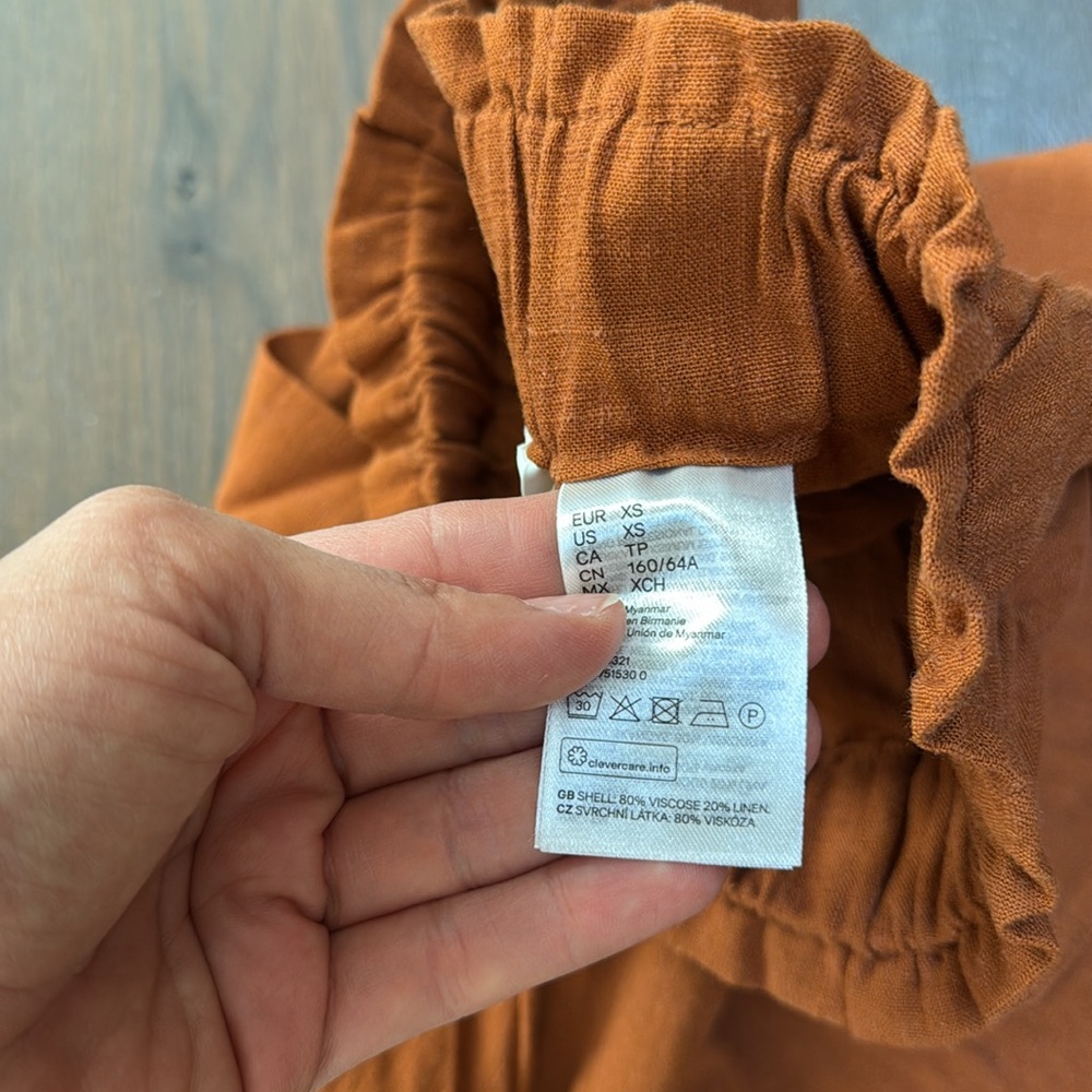 H&M High Waist Rust Shorts - Picture 6 of 6